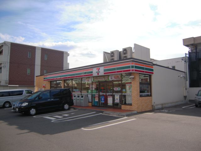 Convenience store. 670m to Seven-Eleven (convenience store)