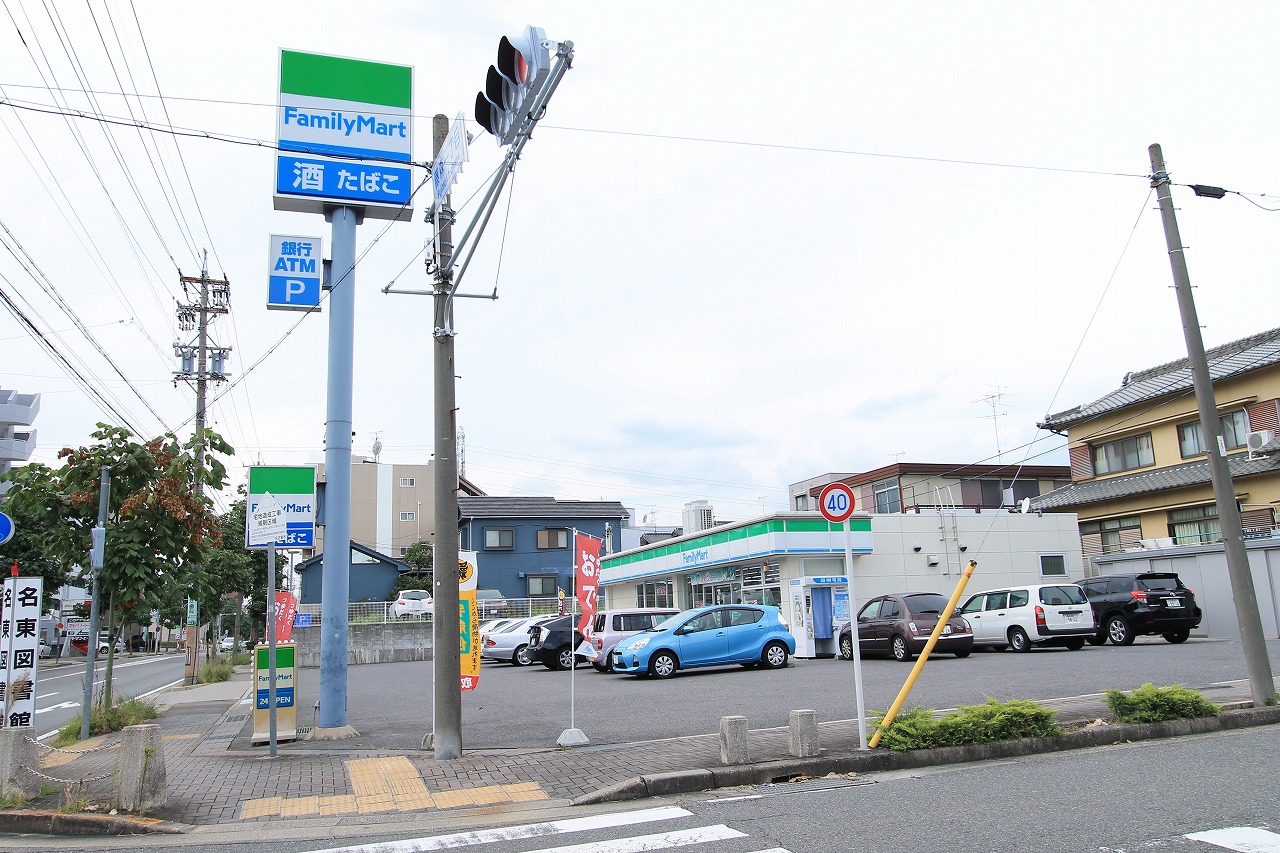 Convenience store. FamilyMart Meito Ithaca store up (convenience store) 78m