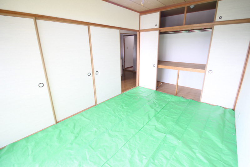 Other room space. It covered with a sheet in preventing sunburn