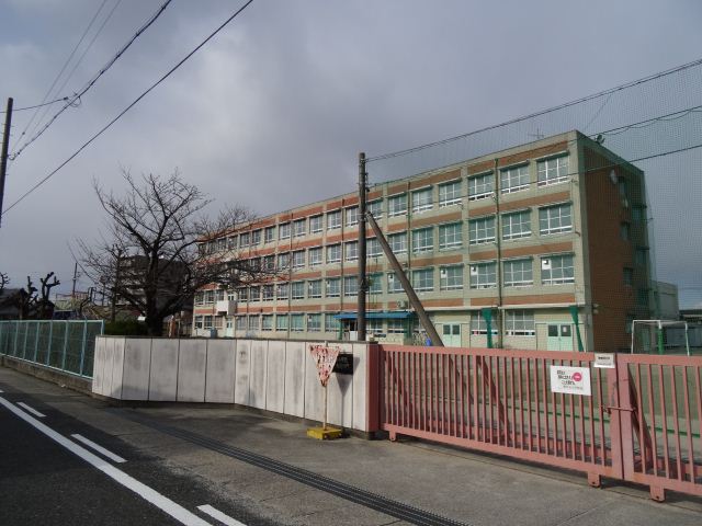 Primary school. Municipal Yutakagaoka up to elementary school (elementary school) 570m