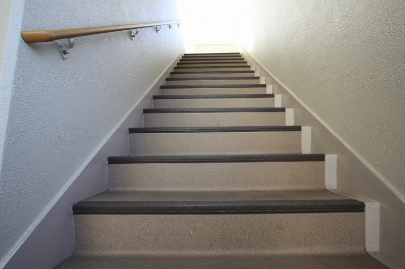 Other common areas. Stairs handrail is a little fashionable brown. 