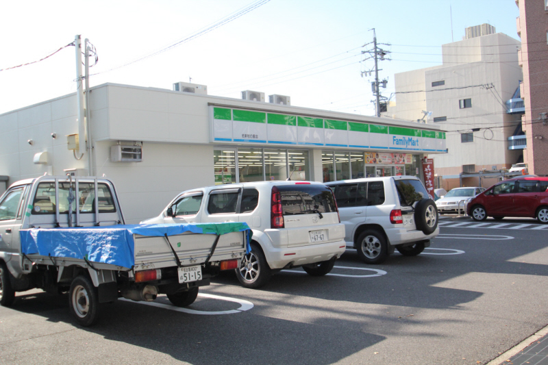 Convenience store. FamilyMart Meito Makinosato store up (convenience store) 200m