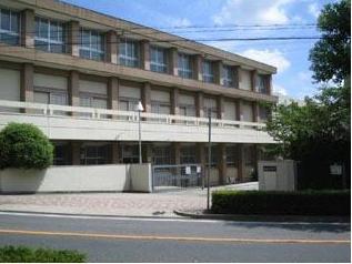 Primary school. 600m up to municipal Nishiyama Elementary School