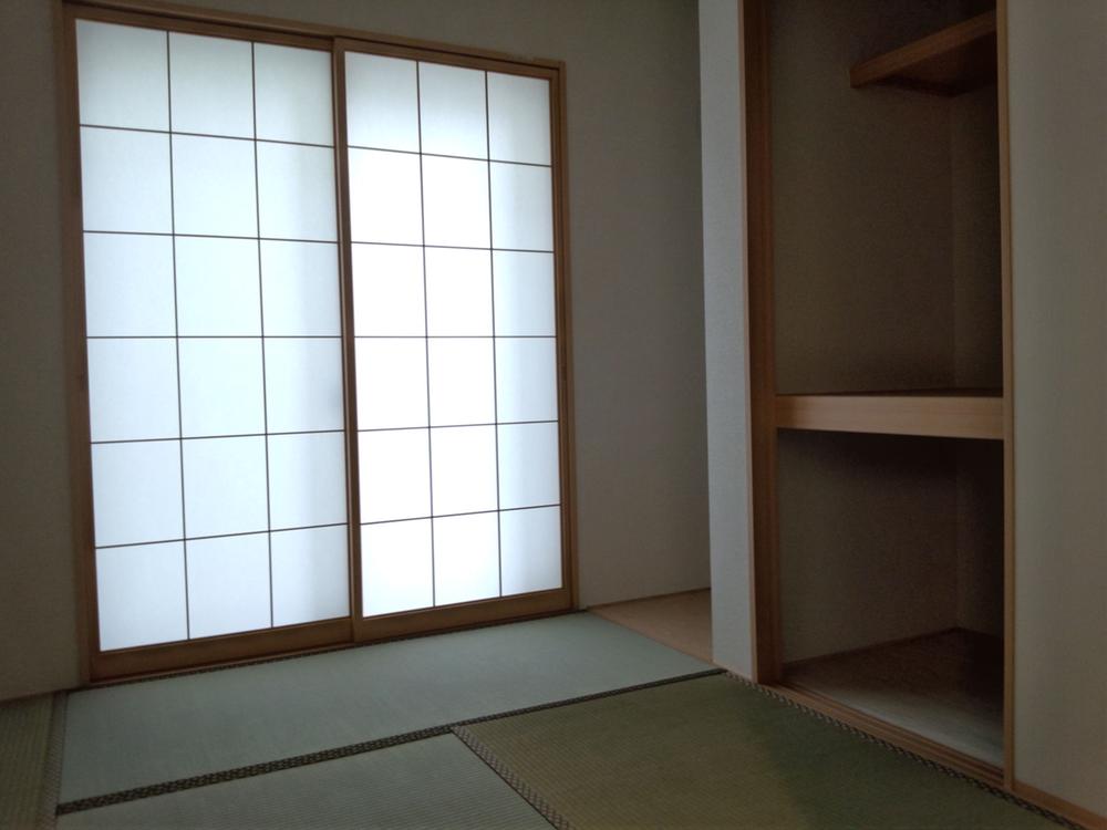 Non-living room. Living adjacent of Japanese-style room! With alcove!