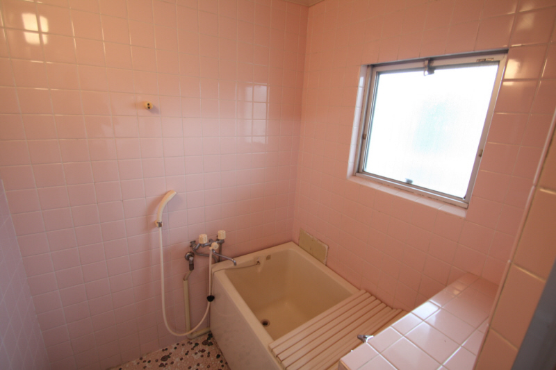 Bath. (image)