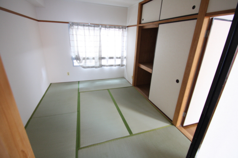 Other room space. (image)