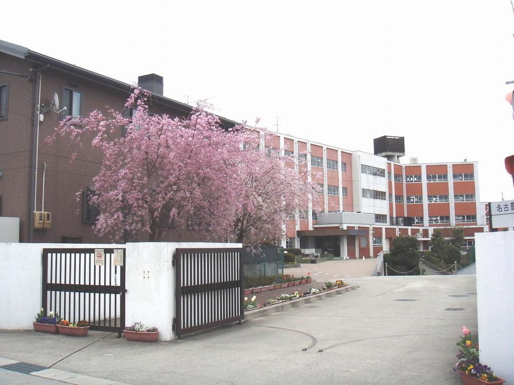 Junior high school. 140m to the pond junior high school of Maki