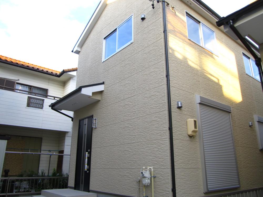 Local appearance photo. 6 Building