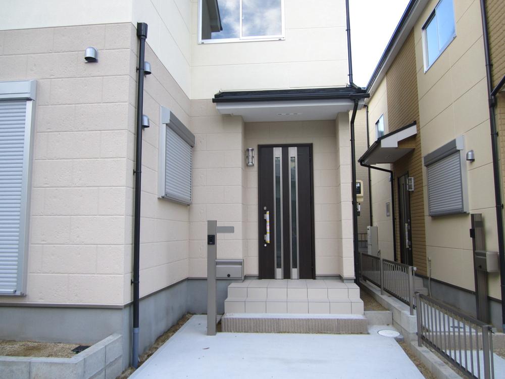 Local appearance photo. Building 3
