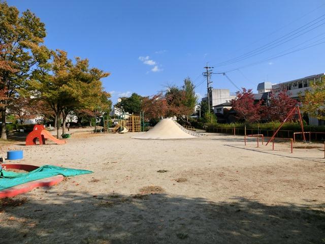 park. 100m until Takaragaoka park