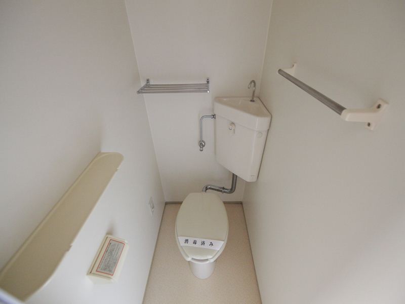 Toilet. Warm water washing toilet seat mounting possible