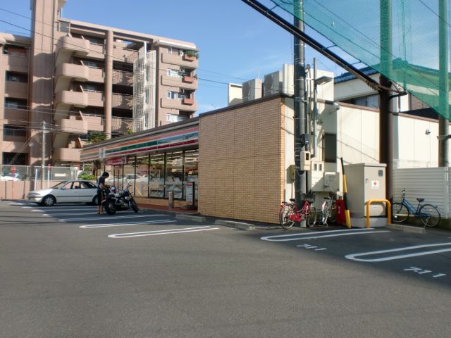 Convenience store. 410m to Seven-Eleven (convenience store)