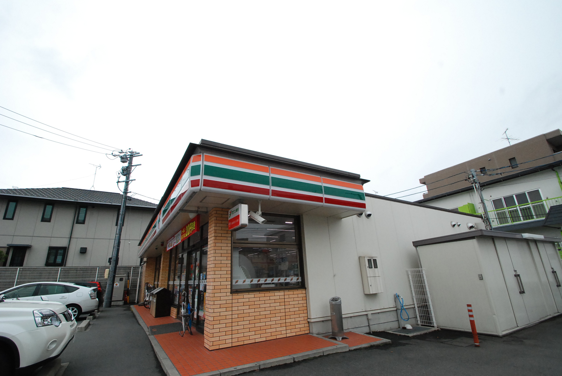 Convenience store. Seven-Eleven Nagoya coma-cho store (convenience store) to 439m