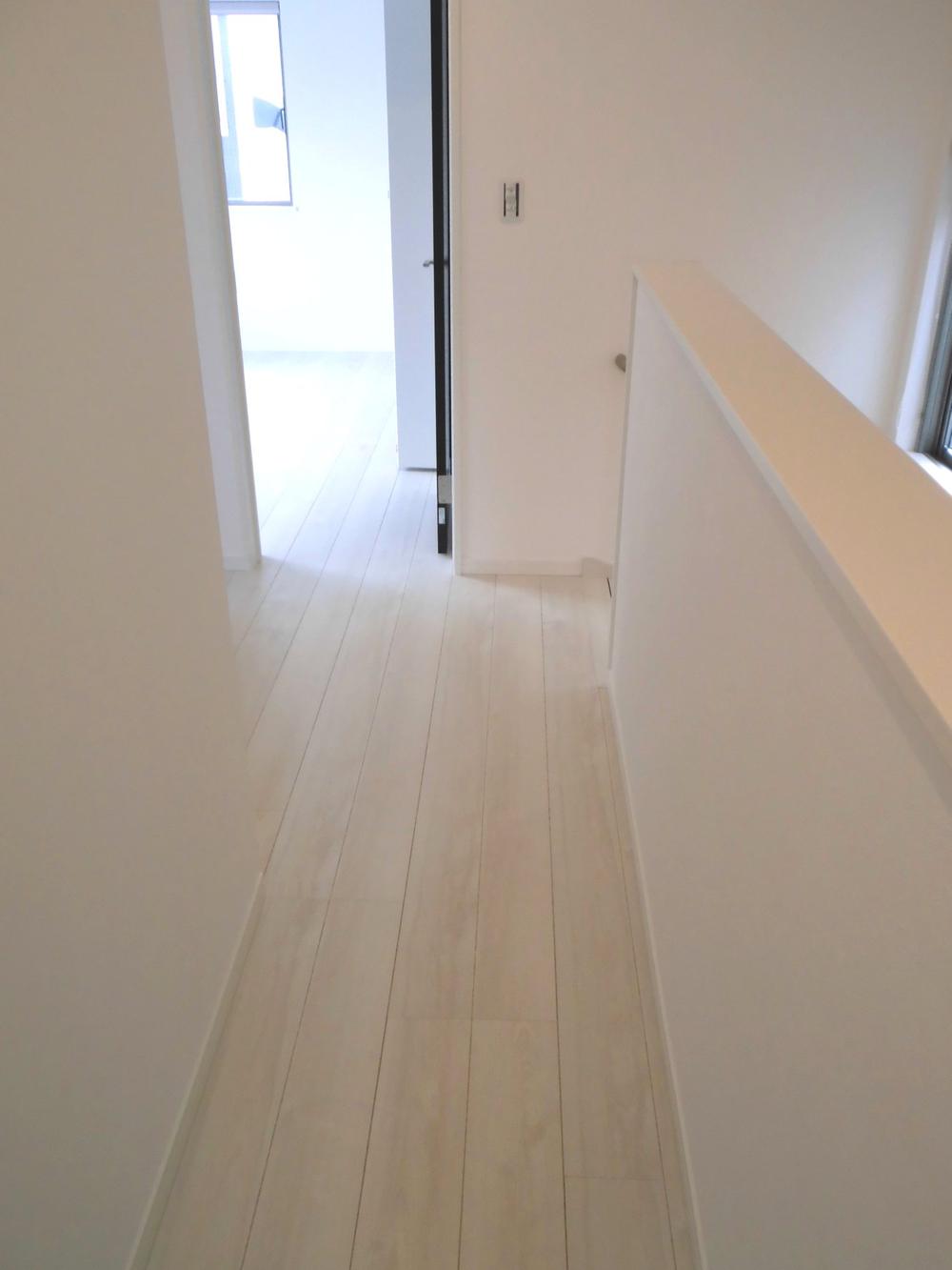 Other introspection. Second floor of each room is facing the south side because, It is very bright. Since the color is white, Brightness is still up.