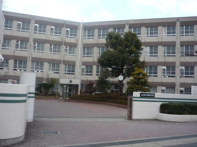 Junior high school. 1157m to Nagoya City Fujimori junior high school