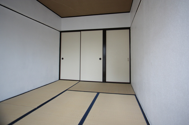 Living and room. It has become in a three-room all Japanese-style room. 