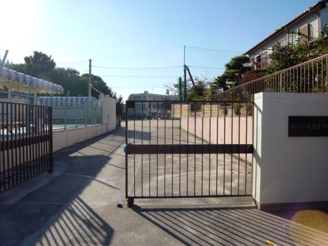 Primary school. Municipal Takabari up to elementary school (elementary school) 370m