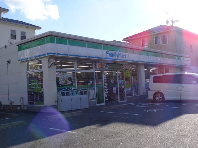 Convenience store. 600m to Family Mart (convenience store)