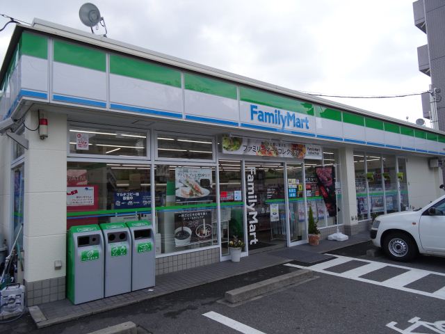 Convenience store. 380m to Family Mart (convenience store)