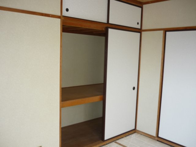 Receipt. A large storage, Is a Japanese-style room