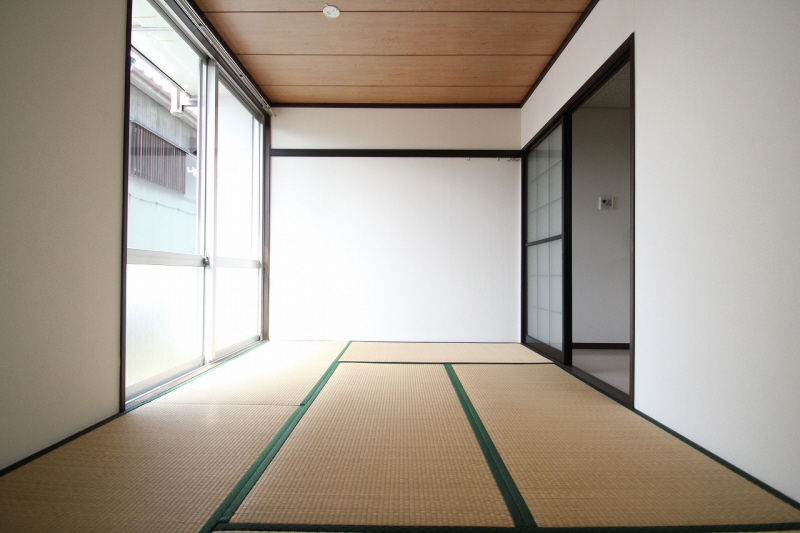 Living and room. Simple Japanese-style room + α is happy Floor. 