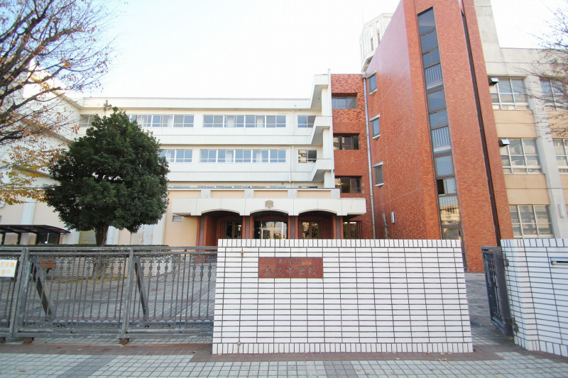 Junior high school. Canare 920m until junior high school (junior high school)