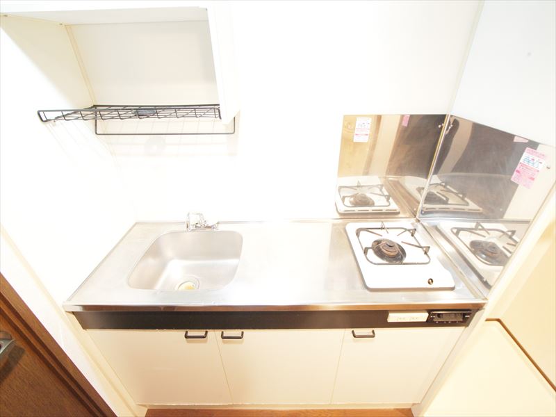 Kitchen. Kitchen (gas 1 burner stove)