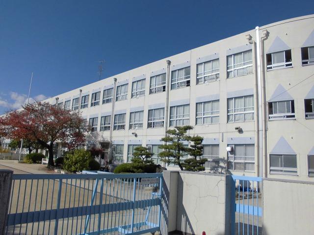 Primary school. Nagoya Municipal Inokoishi 120m up to elementary school