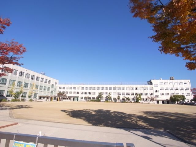 Primary school. Municipal Meito 400m up to elementary school (elementary school)