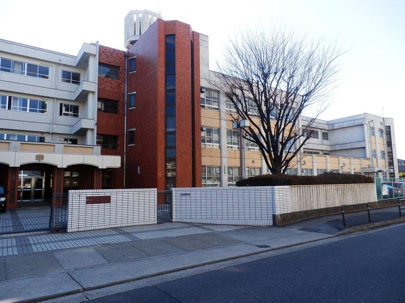 Junior high school. 590m to Nagoya City Tatsuka flow junior high school