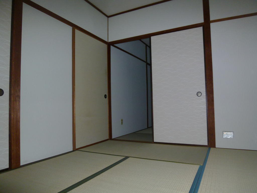 Balcony. Japanese-style room 6 quires There is storage space