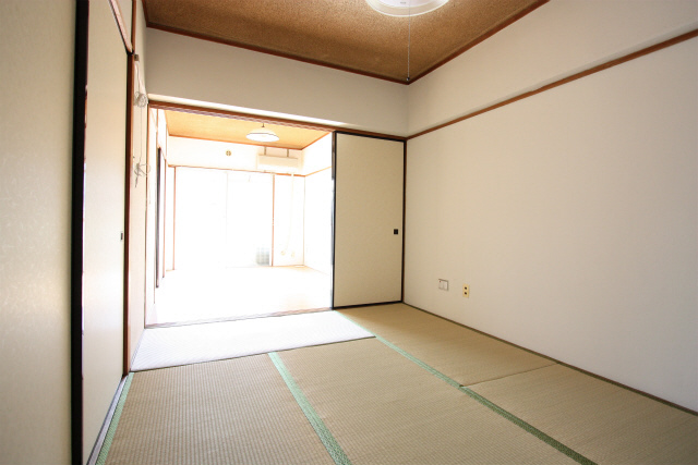 Other room space. Slowly at Japanese-style room