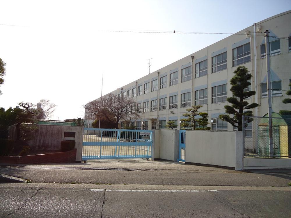 Primary school. Inokoishi until elementary school 620m