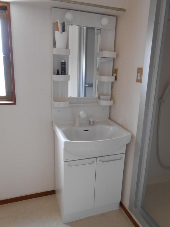 Washroom. Only individual room, It has been changed to shampoo dresser. 