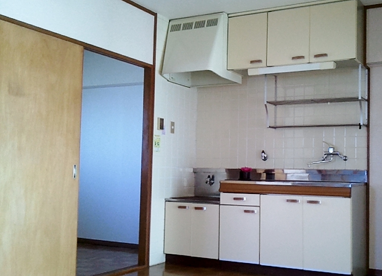 Kitchen. Spacious kitchen. 