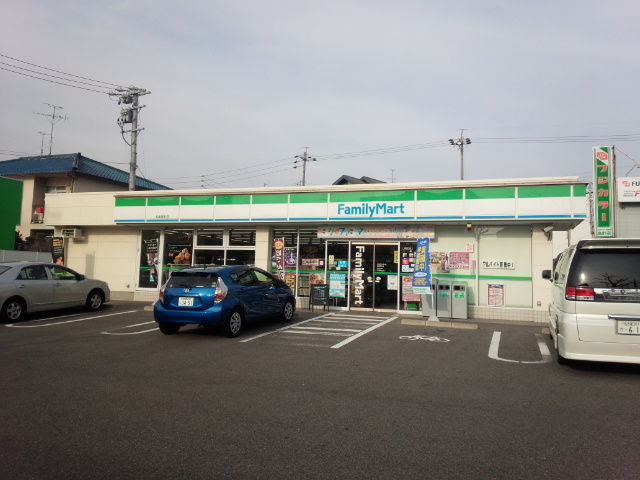 Convenience store. 60m to FamilyMart Meito Takabari store (convenience store)