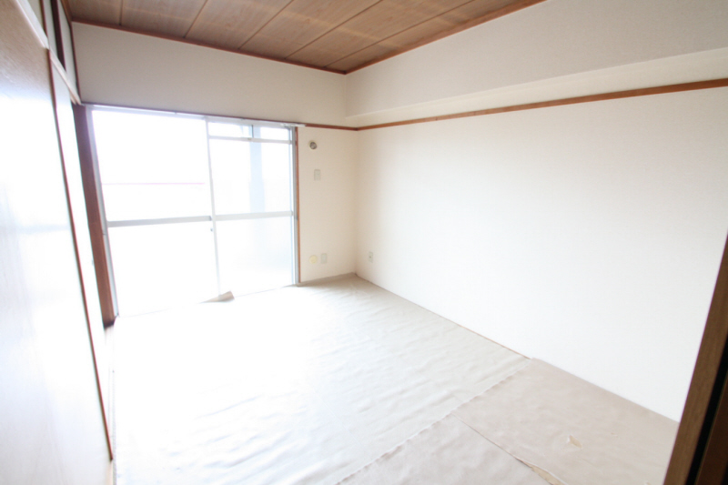 Living and room. Here is the tatami rooms