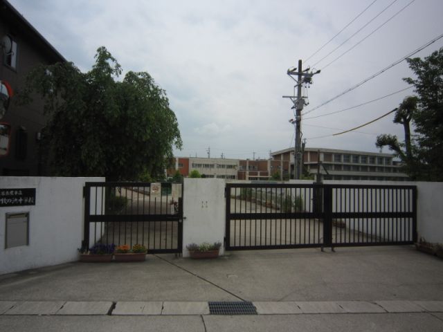 Junior high school. 1900m to the pond junior high school of municipal Maki (junior high school)