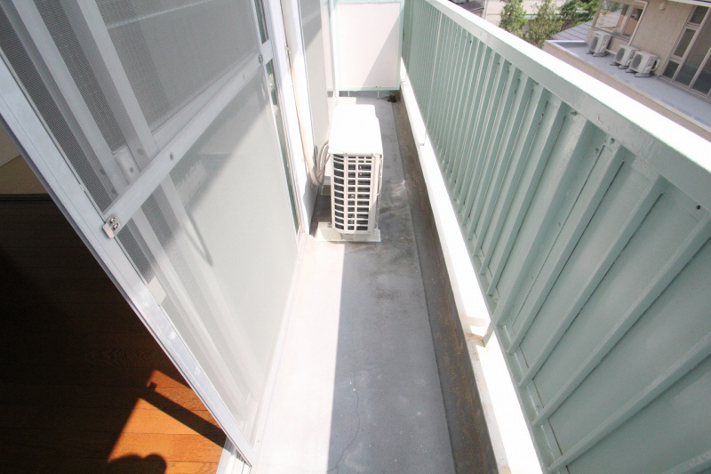Balcony. Let dry the laundry. (Image photo)