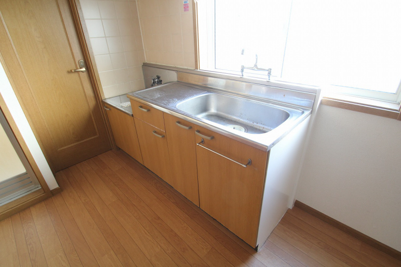 Kitchen. We clean the kitchen is installed. 