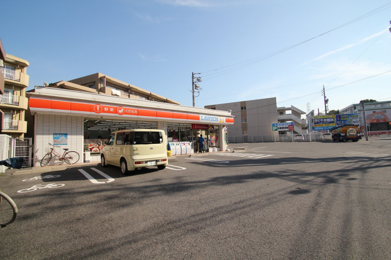 Convenience store. 50m until Lawson plus Meito Shinjuku chome store (convenience store)