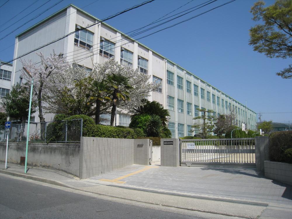 Junior high school. Takabaridai 660m until junior high school