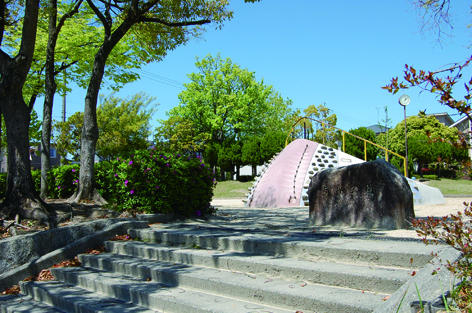 park. Location Katazuka 10m park to the park is spread immediately in front of the eyes. A new life will begin a park in scenic backdrop.
