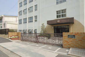 Other Environmental Photo. Umemorizaka until elementary school 470m 6-minute walk. Nursery ・ kindergarten ・ It recommended the location of the child-rearing family education environment also trimmed, such as junior high school. Difficult walking distance also become a burden on every day of school children, happy