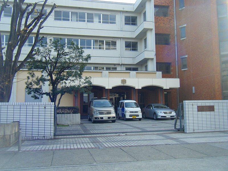 Junior high school. 1345m to Nagoya City Tatsuka flow junior high school