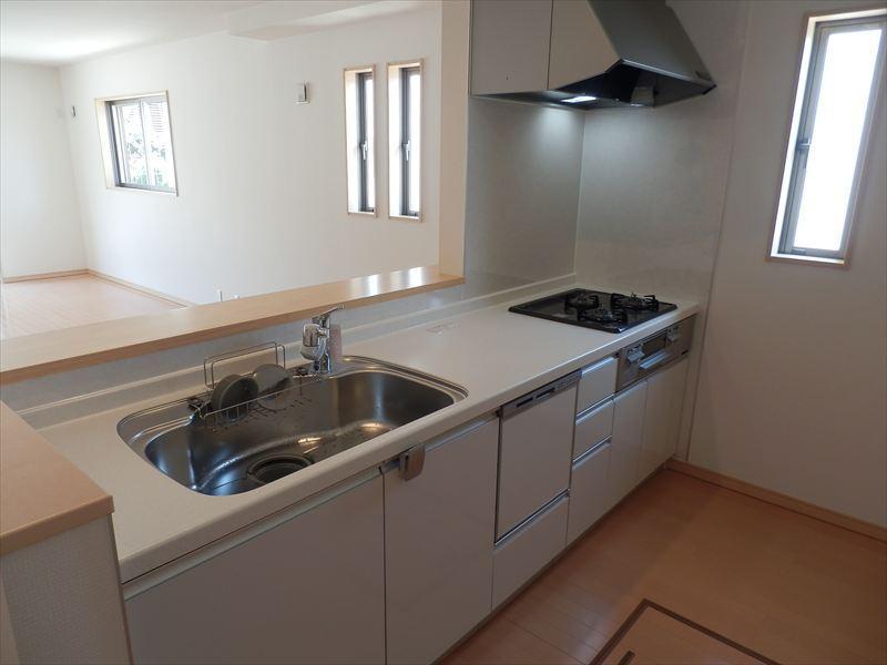 Same specifications photo (kitchen). The same construction company similar photos