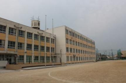 Junior high school. 1545m to Nagoya City Tatsuka flow junior high school