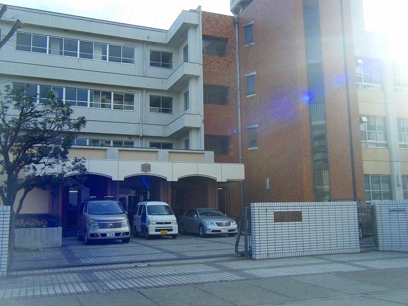 Junior high school. 1337m to Nagoya City Tatsuka flow junior high school