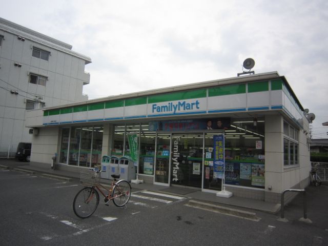 Convenience store. 370m to Family Mart (convenience store)