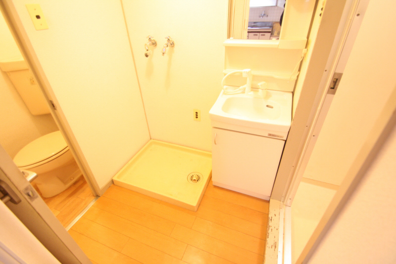 Washroom. Washbasin with spare space